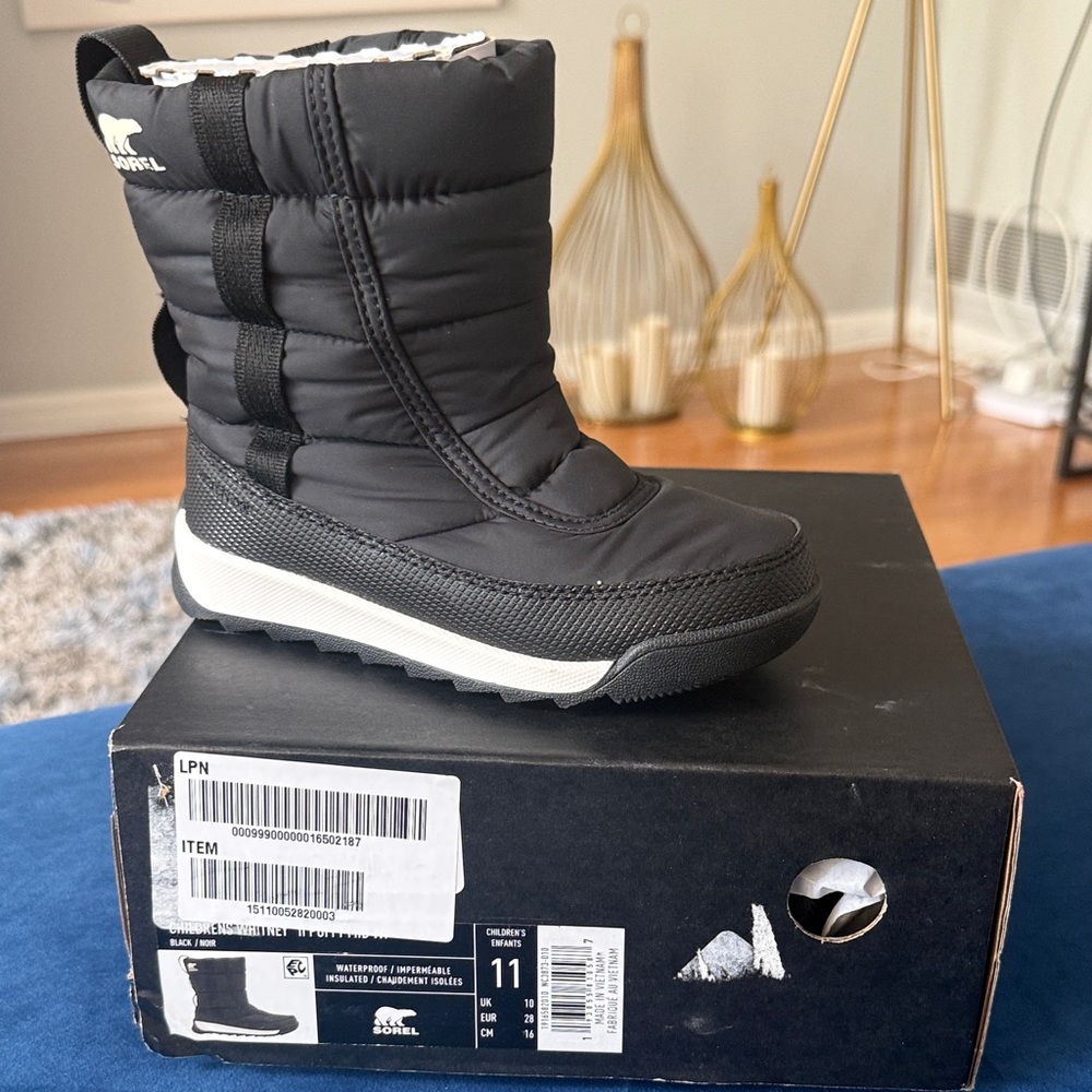 Sorel Black and White Insulated Boots